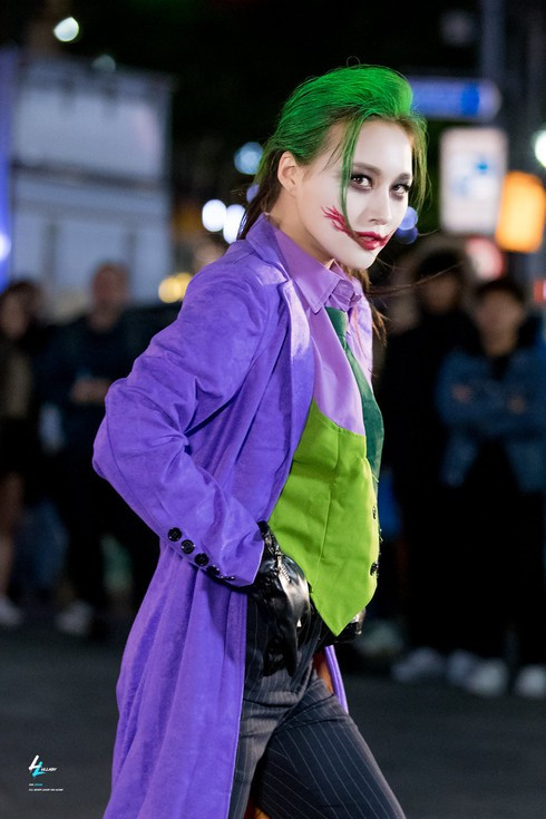 Joker xinh đẹp Siyeon, thành viên nhóm nhạc DreamCatcher. Joker xinh đẹp Siyeon, thành viên nhóm nhạc DreamCatcher.