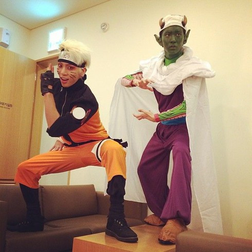 Jonghyun và Key SHINee hóa trang thành hai nhân vật hoạt hình Naruto và Piccolo. Jonghyun và Key SHINee hóa trang thành hai nhân vật hoạt hình Naruto và Piccolo.