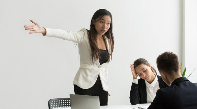 6 điều dù không ai nói ra nhưng chị em công sở vẫn phải nắm vững để trở nên tinh tế nơi làm việc - Ảnh 4. 6 điều dù không ai nói ra nhưng chị em công sở vẫn phải nắm vững để trở nên tinh tế nơi làm việc - Ảnh 4.