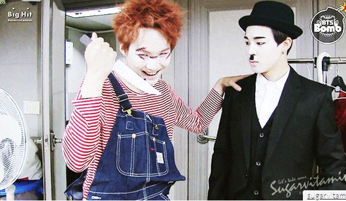 Suga BTS kinh dị đóng vai búp bê ma. Suga BTS kinh dị đóng vai búp bê ma.
