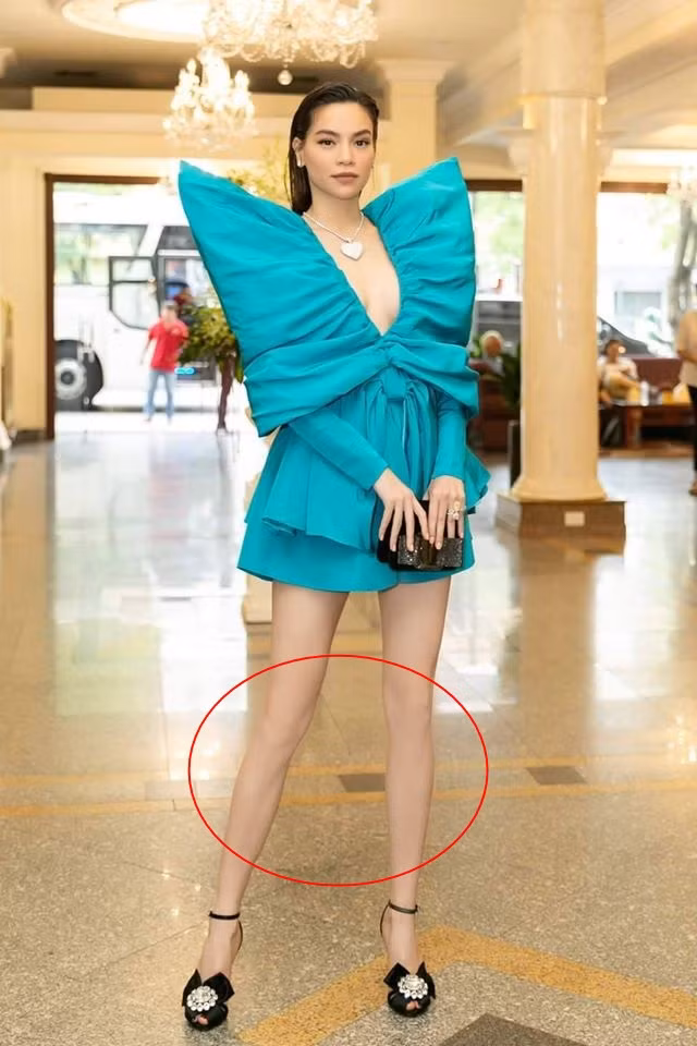 Hồ Ngọc Hà nối gót Phượng Chanel photoshop quá lố đến mất luôn đầu gối gân guốc-2