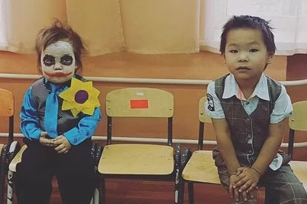 Hình ảnh Gã hề Joker do một em bé mẫu giáo người Hàn Quốc hóa trang thành gần đây gây sốt khắp các diễn đàn mạng nước này&nbsp;và nhiều nước châu Á.&nbsp;