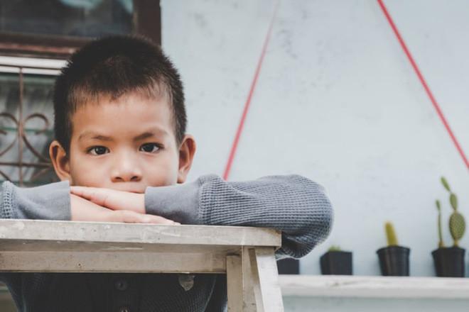 Giáo viên Montessori mách bố mẹ 5 nguyên tắc dạy con giúp trẻ tự giác đi vào nề nếp dễ dàng - Ảnh 3.