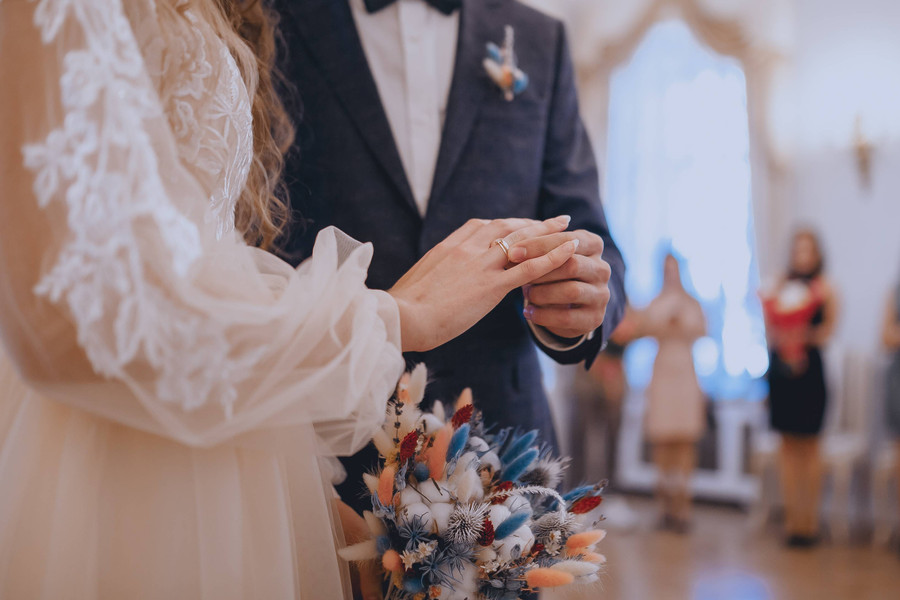 Khi có thể độc lập tài chính, nếu hôn nhân không suôn sẻ vì bất kỳ lý do gì, bạn sẽ có thể tự đứng vững trên đôi chân của mình. (Ảnh: ITN) Khi có thể độc lập tài chính, nếu hôn nhân không suôn sẻ vì bất kỳ lý do gì, bạn sẽ có thể tự đứng vững trên đôi chân của mình. (Ảnh: ITN)