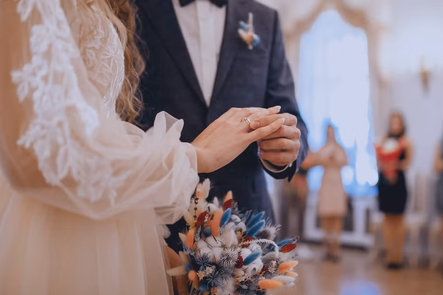 Khi có thể độc lập tài chính, nếu hôn nhân không suôn sẻ vì bất kỳ lý do gì, bạn sẽ có thể tự đứng vững trên đôi chân của mình. (Ảnh: ITN)