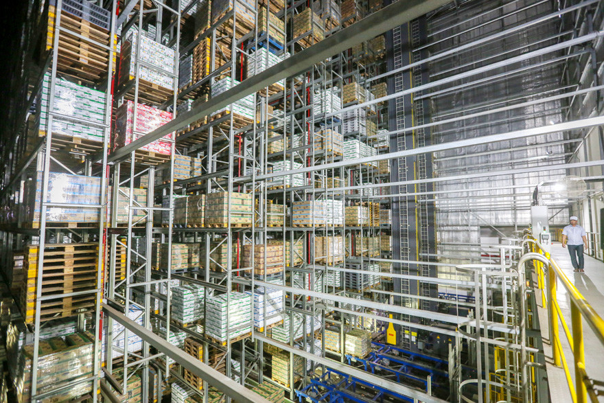 Thứ trưởng Bộ Nông nghiệp Mỹ ấn tượng với siêu nhà máy sữa của Vinamilk ảnh 5