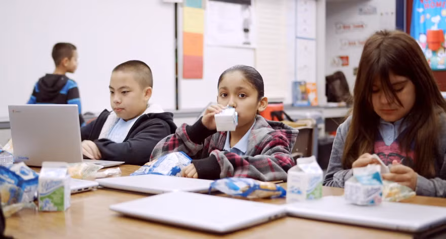 Thứ trưởng Bộ Nông nghiệp Mỹ ấn tượng với siêu nhà máy sữa của Vinamilk ảnh 8