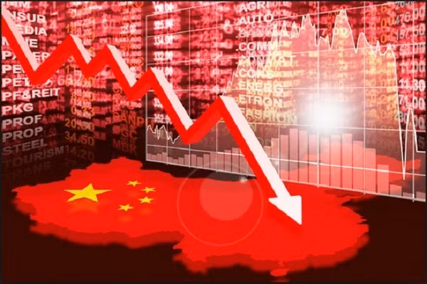 Ông Trump chơi đòn ác liệt, kinh tế TQ tuột dốc không phanh