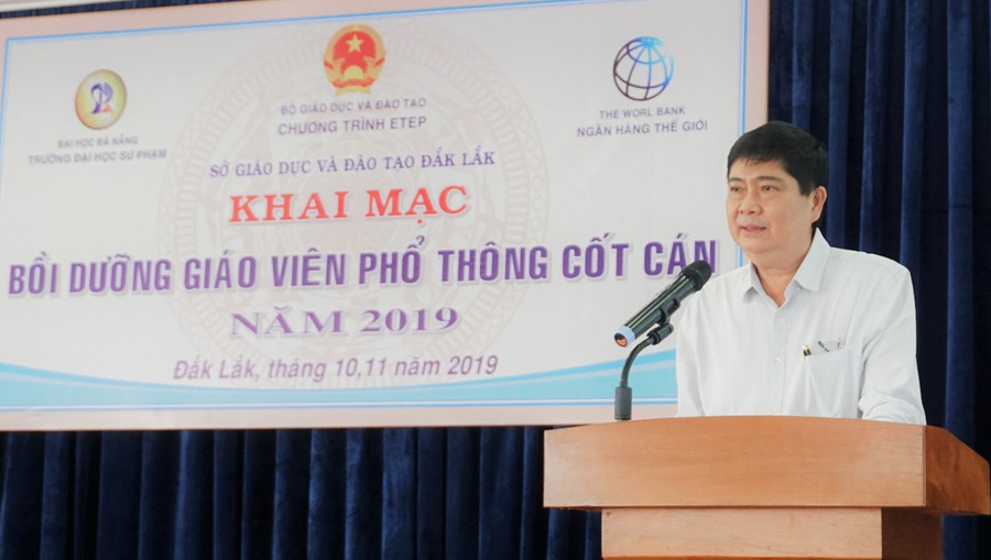 Ông Phạm Đăng Khoa, Tỉnh ủy viên, Giám đốc Sở GDĐT phát biểu tại Lễ khai mạc