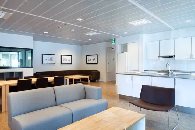 ben trong "nha tu suong nhat the gioi": quan nguc choi cung pham nhan, nguoi vao khong muon ra - 5