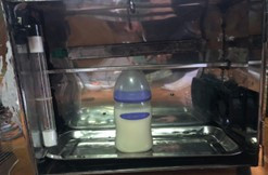 Thiết bị hâm nóng đồ ăn, đồ uống và máy làm sữa chua do học sinh nhà trường chế tạo.