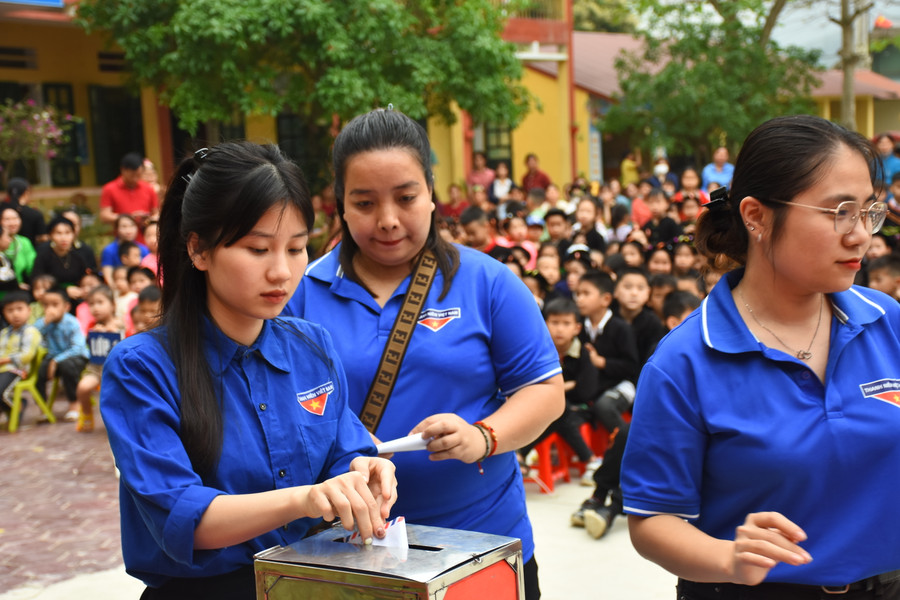 Quyên góp ủng hộ Trung tâm hướng nghiệp dạy nghề hỗ trợ trẻ thiệt thòi Hà Nội. Quyên góp ủng hộ Trung tâm hướng nghiệp dạy nghề hỗ trợ trẻ thiệt thòi Hà Nội.