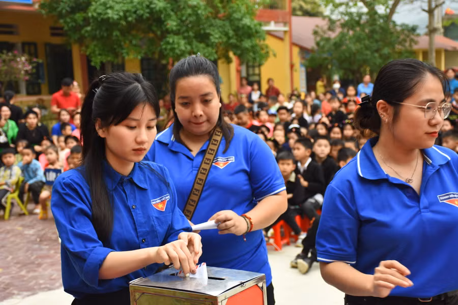 Quyên góp ủng hộ Trung tâm hướng nghiệp dạy nghề hỗ trợ trẻ thiệt thòi Hà Nội.