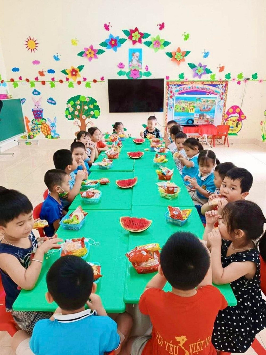 Chăm sóc dinh dưỡng hợp lý cho trẻ.