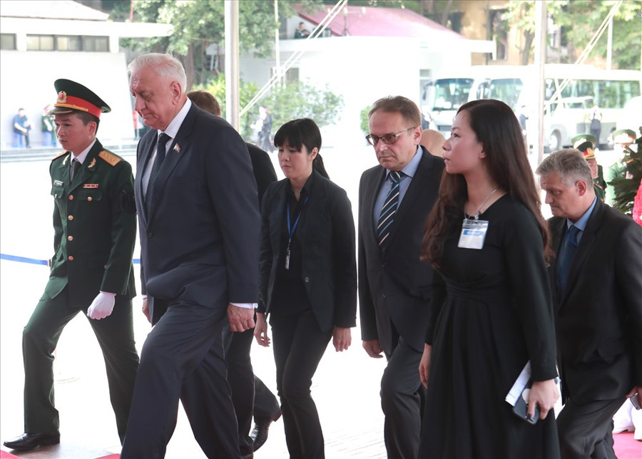 Đoàn Cộng hòa Belarus, do Chủ tịch Thượng viện Mikhail Myasnikovich làm trưởng đoàn, viếngChủ tịch nước Trần Đại Quang. Ảnh: Báo Lao động Đoàn Cộng hòa Belarus, do Chủ tịch Thượng viện Mikhail Myasnikovich làm trưởng đoàn, viếngChủ tịch nước Trần Đại Quang. Ảnh: Báo Lao động