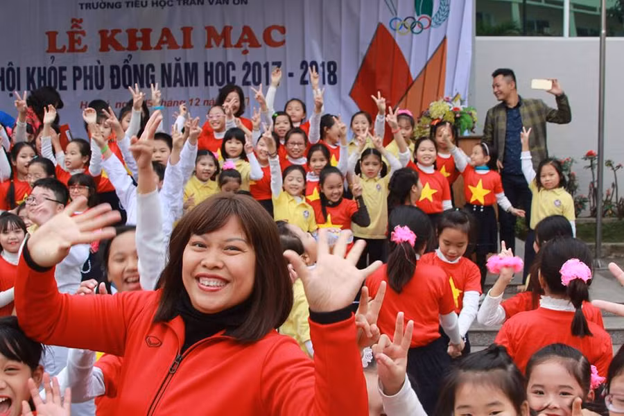 Nhà trường đánh giá cô giáo Nguyễn Thị Lệ Hằng là một giáo viên giỏi và nhiệt huyết