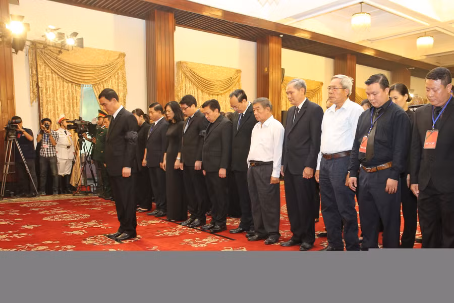 Đoàn Văn phòng Chính phủ viếng Chủ tịch nước. Ảnh: VGP/Mạnh Hùng