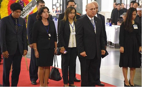 Đoàn lãnh đạo Cuba đến viếng Chủ tịch nước. Ảnh: VOV Đoàn lãnh đạo Cuba đến viếng Chủ tịch nước. Ảnh: VOV