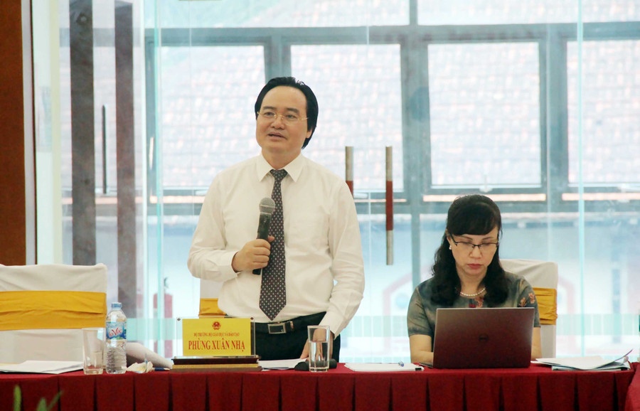 Bộ trưởng Phùng Xuân Nhạ phát biểu tại phiên họp Bộ trưởng Phùng Xuân Nhạ phát biểu tại phiên họp