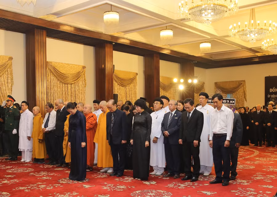 Đoàn Ủy ban Trung ương MTTQ Việt Nam viếng Chủ tịch nước. Ảnh: VGP/Mạnh Hùng