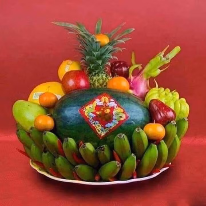 Mâm ngũ quả là thứ không thể thiếu trong mỗi gia đình dịp Tết Nguyên đán. 