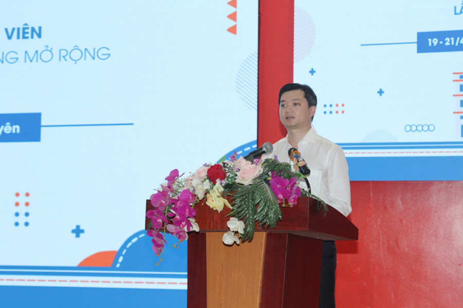 Bí thư Trung ương Đoàn TNCS Hồ Chí Minh, Chủ tịch Trung ương Hội Sinh viên Việt Nam Nguyễn Minh Triết phát biểu tại hội nghị. Bí thư Trung ương Đoàn TNCS Hồ Chí Minh, Chủ tịch Trung ương Hội Sinh viên Việt Nam Nguyễn Minh Triết phát biểu tại hội nghị.