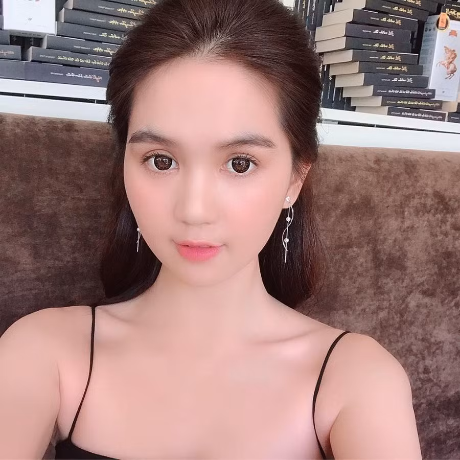 Sau tỷ phú Hoàng Kiều, Ngọc Trinh công khai tình mới “cũng là người lớn tuổi" ảnh 2 Sau tỷ phú Hoàng Kiều 72 tuổi, Ngọc Trinh tiếp tục công khai tình mới: Người yêu hiện tại của tôi cũng lớn tuổi-2