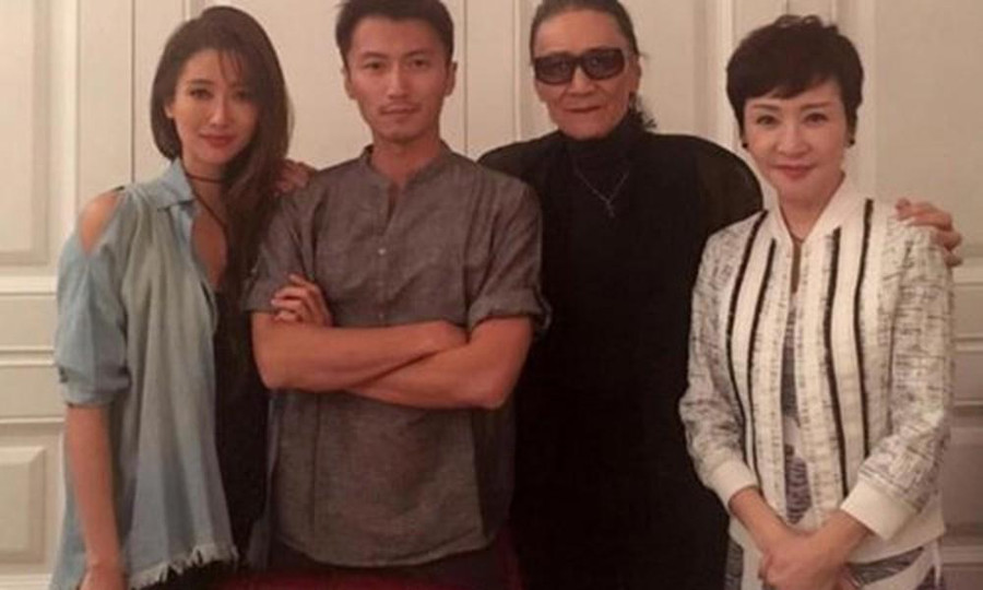 5 năm làm dâu, vì sao Vương Phi vẫn bị bố mẹ Tạ Đình Phong “cấm cửa“? ảnh 2 noi lai duoc gan 5 nam, vuong phi van bi bo me ta dinh phong "cam cua" - 2