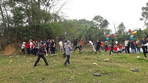 Chợ phiên mỗi năm họp duy nhất một lần: “Choảng” nhau càng to, càng may mắn ảnh 7