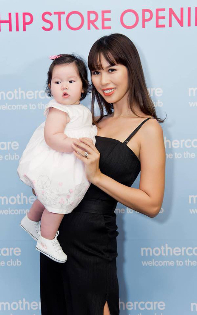 Chưa tròn 1 tuổi mà ba tiểu công chúa nhà sao Việt đã được dự đoán xinh đẹp, sành điệu hơn cả mẹ - Ảnh 10. Chưa tròn 1 tuổi mà ba tiểu công chúa nhà sao Việt đã được dự đoán xinh đẹp, sành điệu hơn cả mẹ - Ảnh 10.