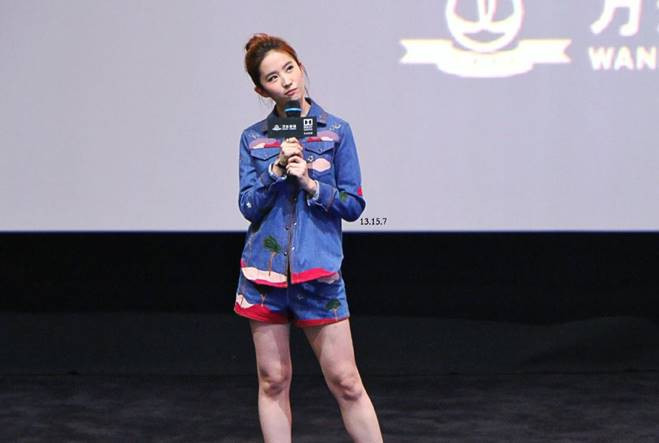 Cứ ngỡ Lưu Diệc Phi đẹp hoàn hảo, ai ngờ cô sở hữu khuyết điểm kém duyên này ảnh 8 Cứ ngỡ Lưu Diệc Phi đẹp hoàn hảo, ai ngờ cô sở hữu đôi chân cơ bắp như này-9