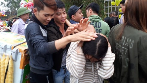 Chợ phiên mỗi năm họp duy nhất một lần: “Choảng” nhau càng to, càng may mắn ảnh 12