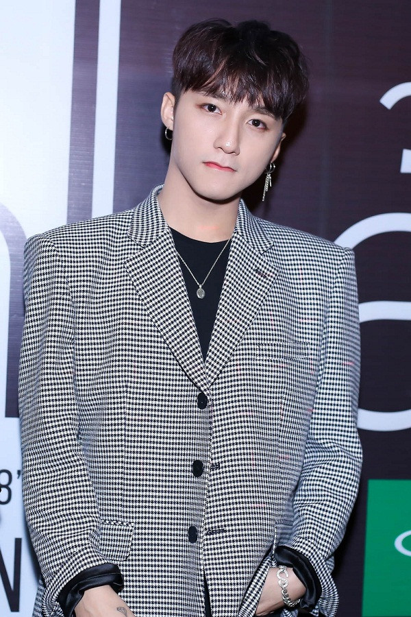 Giật mình ảnh quá khứ "quê một cục" của dàn mỹ nam hàng đầu showbiz Việt ảnh 11 Giật mình ngắm hình ảnh quá khứ quê một cục của dàn mỹ nam hàng đầu showbiz Việt-11