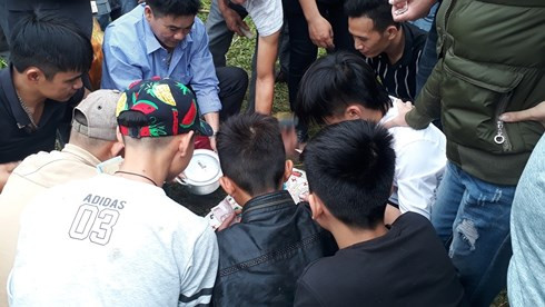 Chợ phiên mỗi năm họp duy nhất một lần: “Choảng” nhau càng to, càng may mắn ảnh 16