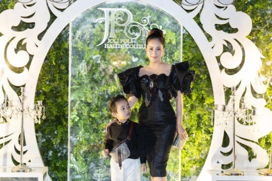 Mới 3 tuổi, con trai Khánh Thi sở hữu bộ sưu tập đồ hiệu cả trăm triệu đồng ảnh 10 Mới 3 tuổi, con trai Khánh Thi sở hữu bộ sưu tập đồ hiệu cả trăm triệu đồng ảnh 10