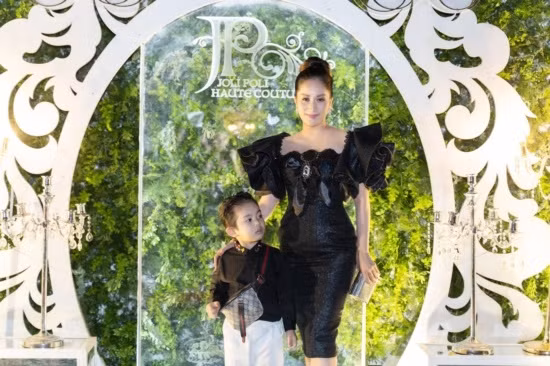 Mới 3 tuổi, con trai Khánh Thi sở hữu bộ sưu tập đồ hiệu cả trăm triệu đồng ảnh 10