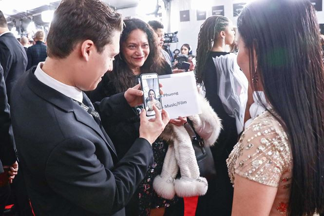 Em gái tỷ phú của Cẩm Ly dự Grammy, sánh bước bên dàn sao Hollywood - ảnh 5