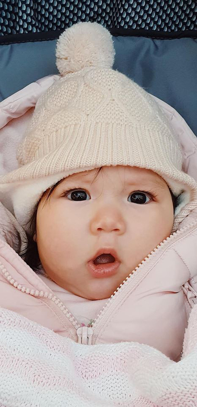 Chưa tròn 1 tuổi mà ba tiểu công chúa nhà sao Việt đã được dự đoán xinh đẹp, sành điệu hơn cả mẹ - Ảnh 9. Chưa tròn 1 tuổi mà ba tiểu công chúa nhà sao Việt đã được dự đoán xinh đẹp, sành điệu hơn cả mẹ - Ảnh 9.