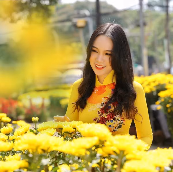 Và giờ đã trở thành thiếu nữ