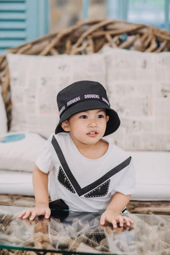 Mới 3 tuổi, con trai Khánh Thi sở hữu bộ sưu tập đồ hiệu cả trăm triệu đồng ảnh 3 Mới 3 tuổi, con trai Khánh Thi sở hữu bộ sưu tập đồ hiệu cả trăm triệu đồng ảnh 3