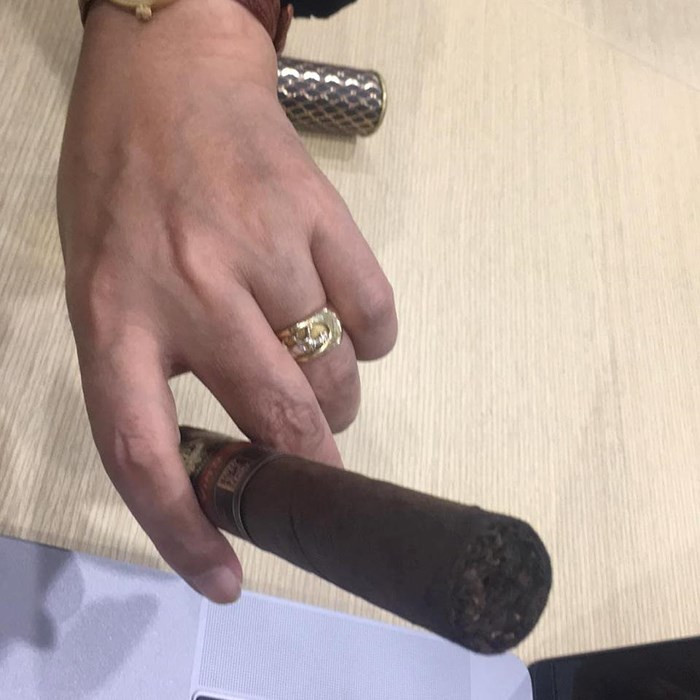 NSƯT Quốc Khánh đeo nhẫn cưới, chuẩn bị lấy vợ? ảnh 1 ảnh 1