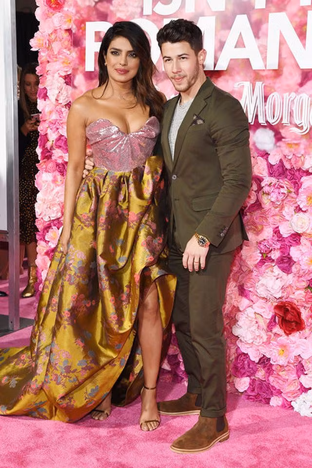 Hoa hậu thế giới rạng rỡ bên chồng kém 10 tuổi - 8