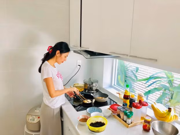 Thủy Tiên vất vả việc nhà, Công Vinh đưa ý tưởng giúp vợ ai nghe cũng phải bật cười