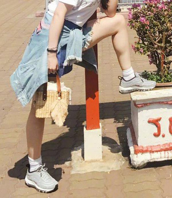 Cứ ngỡ Lưu Diệc Phi đẹp hoàn hảo, ai ngờ cô sở hữu khuyết điểm kém duyên này ảnh 6 Cứ ngỡ Lưu Diệc Phi đẹp hoàn hảo, ai ngờ cô sở hữu đôi chân cơ bắp như này-7