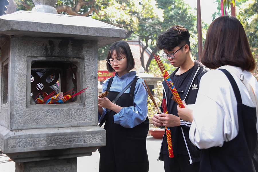 Nam thanh nữ tú đến chùa Hà xin thoát ế tăng đột biến ngày Valentine ảnh 2 Nam thanh nu tu den chua Ha xin thoat e tang dot bien vao Valentine hinh anh 2