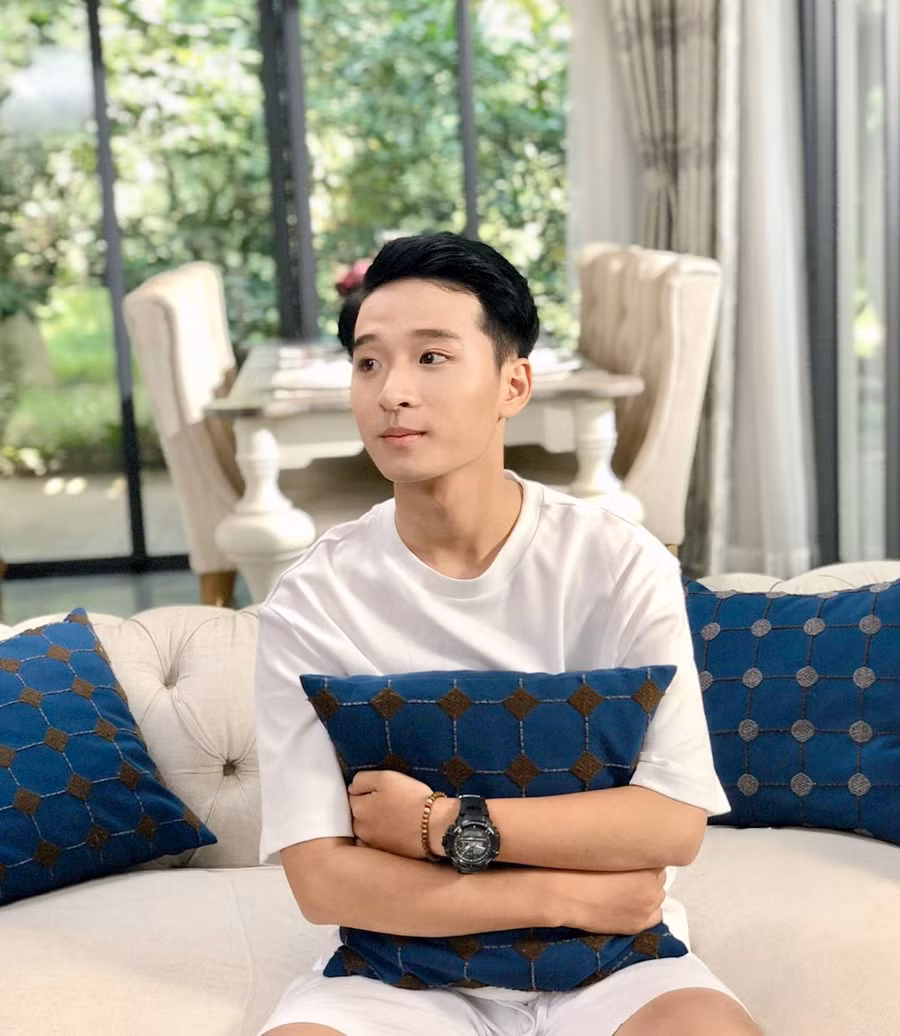 Gương mặt "trẻ con" khiến nhiều người tưởng cậu sinh năm... 2001