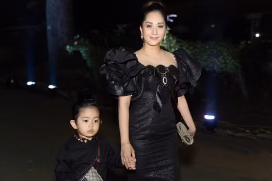 Mới 3 tuổi, con trai Khánh Thi sở hữu bộ sưu tập đồ hiệu cả trăm triệu đồng ảnh 9