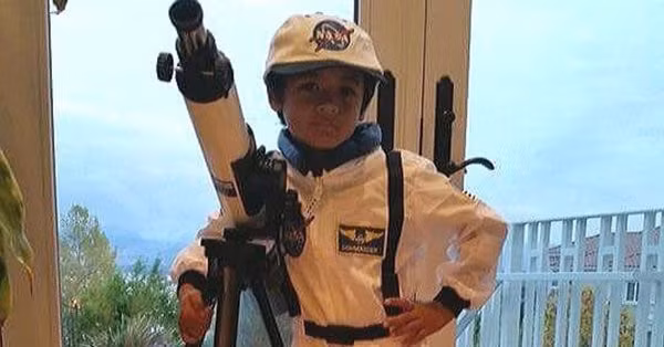 Than dong toan hoc 9 tuoi dang theo hoc hai bang cu nhan hinh anh 3