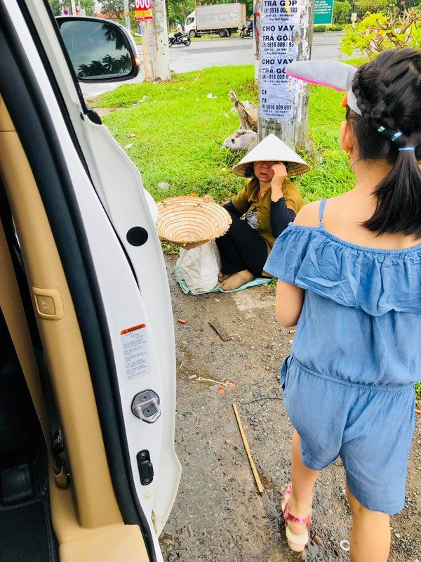 Thủy Tiên "bật mí" cách con gái sử dụng số tiền lì xì khủng ngày Tết ảnh 2 “Ái nữ” nhà Công Vinh - Thủy Tiên là một cô bé có tấm lòng nhân ái.