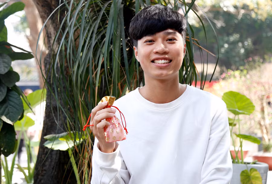 Nam thanh nu tu den chua Ha xin thoat e tang dot bien vao Valentine hinh anh 8